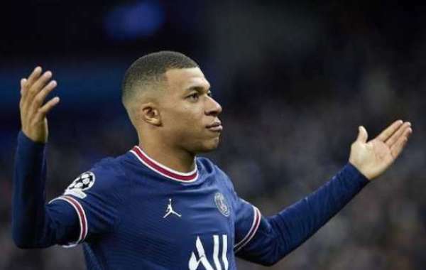 Il Paris chiede a Mbappe di cambiare idea, le due parti potrebbero firmare un contratto a breve termine