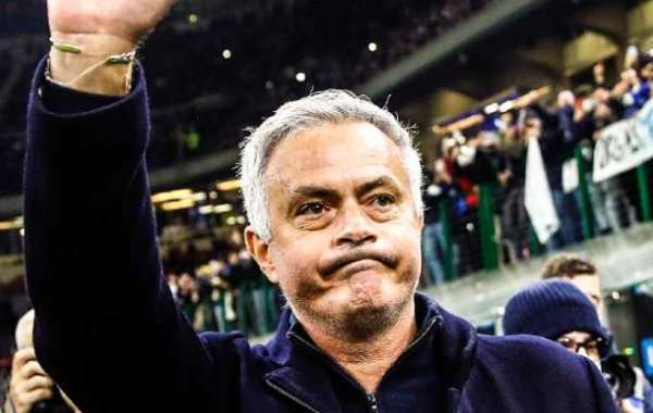 Mourinho keert voor het eerst terug naar Meazza, maar verliest en geeft toe dat Inter Milan inderdaad sterk is