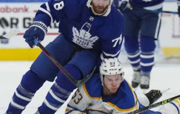 Owen Power pomáhá Buffalu Sabres porazit Toronto Maple Leafs 5-2