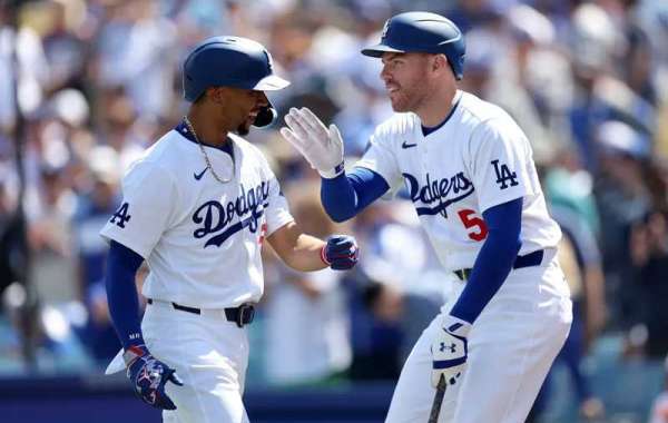 SF Giants finish off uncommon move of Dodgers in Los Angeles with 7-3 Dad's Day win